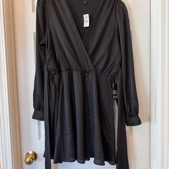 New with Tags Express Tie Waist Long Sleeve V-Neck Dress, Women's Size L - Black - Picture 3 of 7